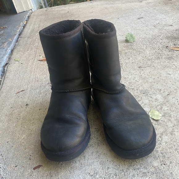 UGG Black Classic leather black boots 8M little wear matte retails $199 - Picture 6 of 10